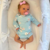 Bebê Reborn de Silicone Júlia Cheirinho Suave e Toque Natural