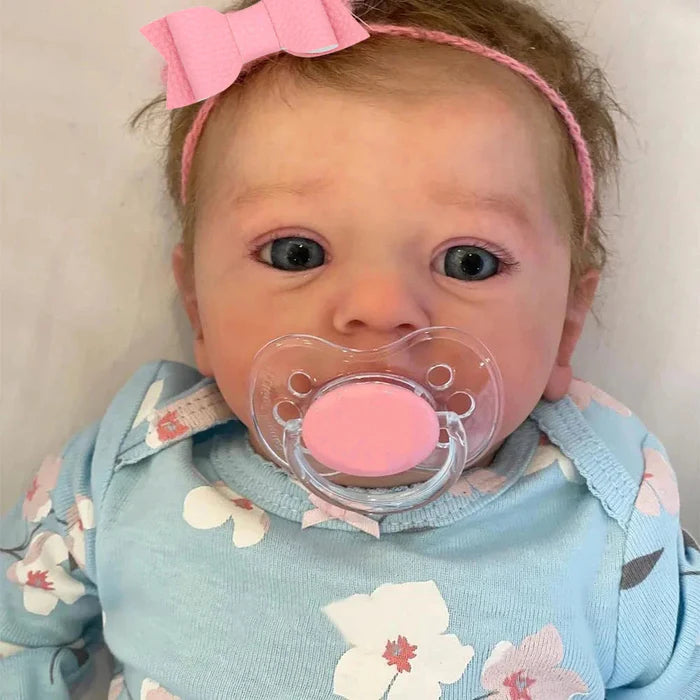 Bebê Reborn de Silicone Júlia Cheirinho Suave e Toque Natural